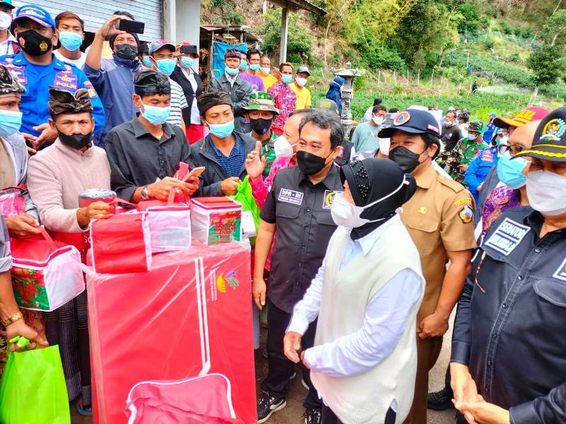 Indonesian Minister of Social Affairs Tri Rismaharini conducts a work visit to Bangli.